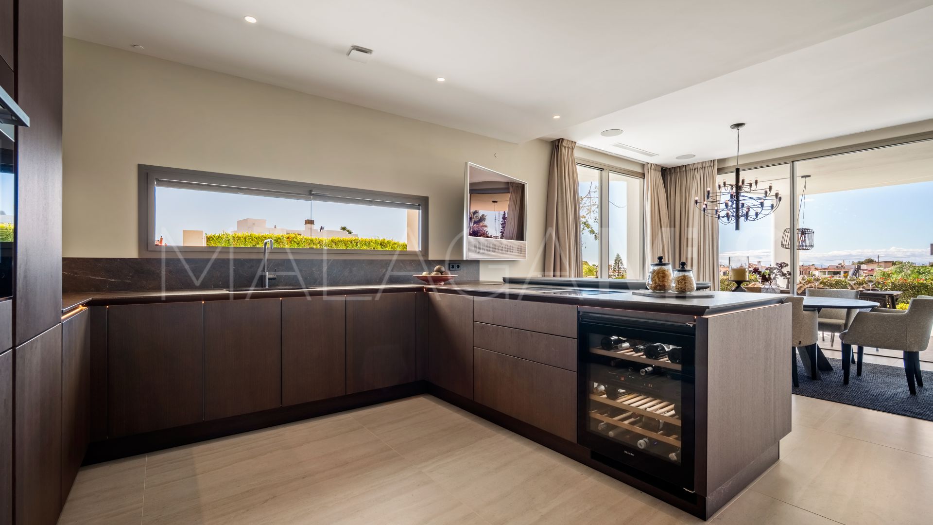 Villa jumelée for sale in Nueva Andalucia