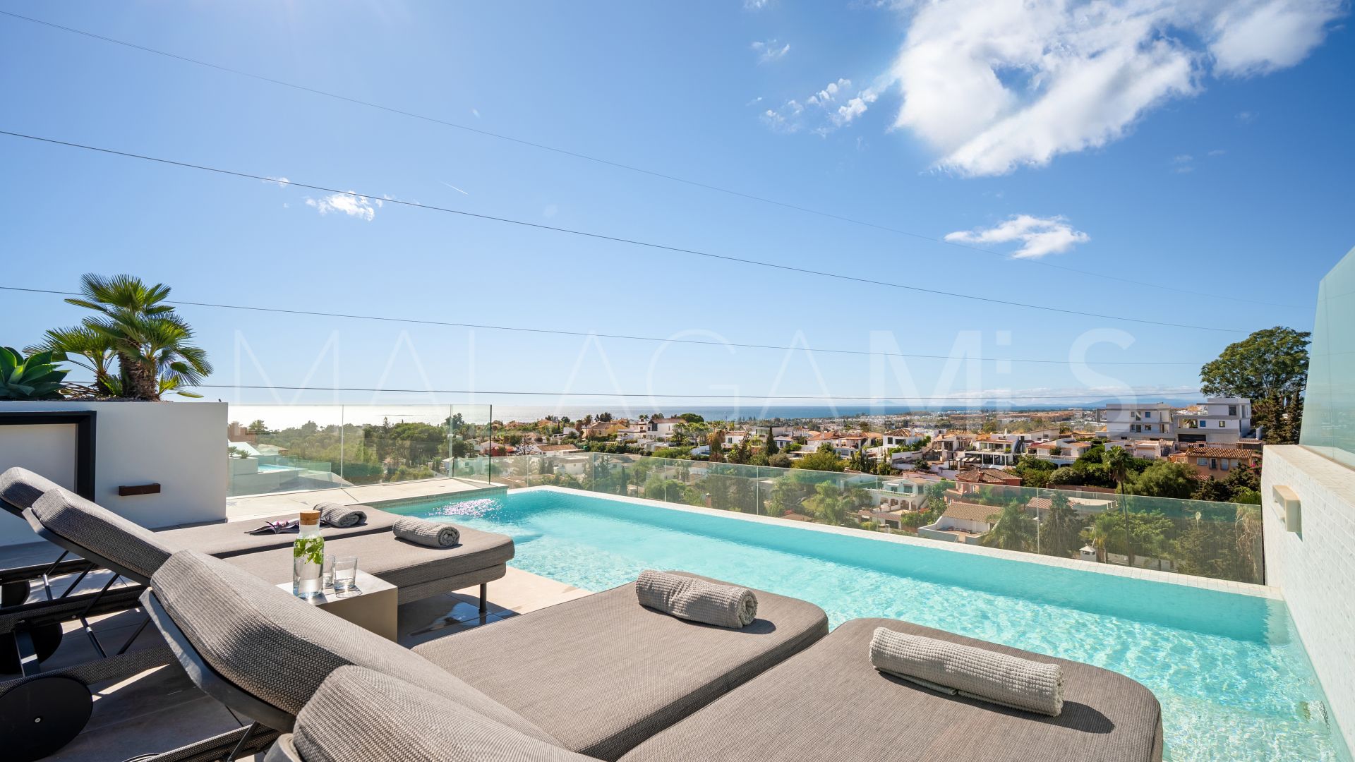 Villa jumelée for sale in Nueva Andalucia