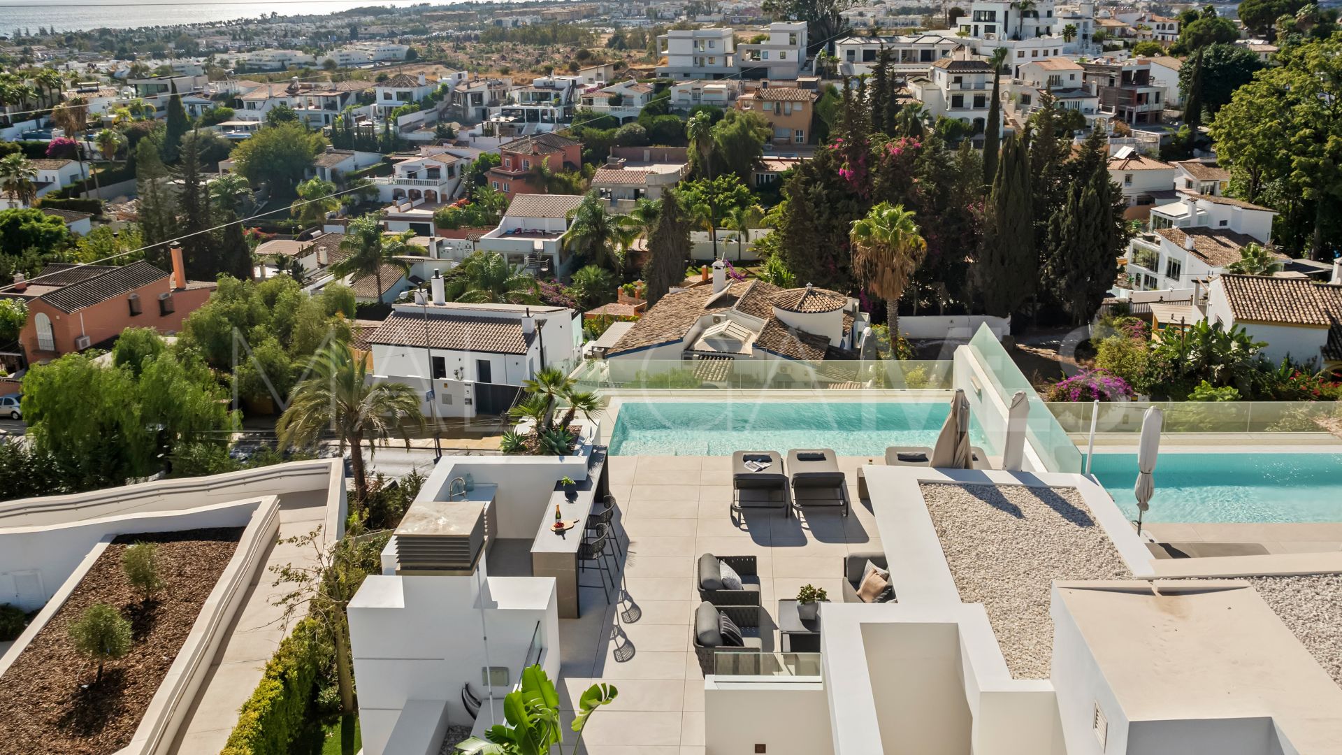 Villa jumelée for sale in Nueva Andalucia