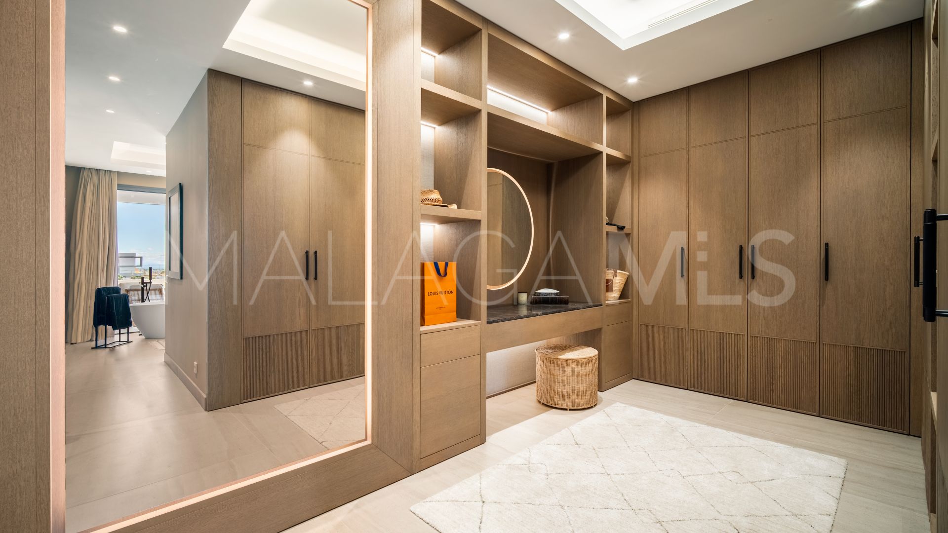 Villa jumelée for sale in Nueva Andalucia