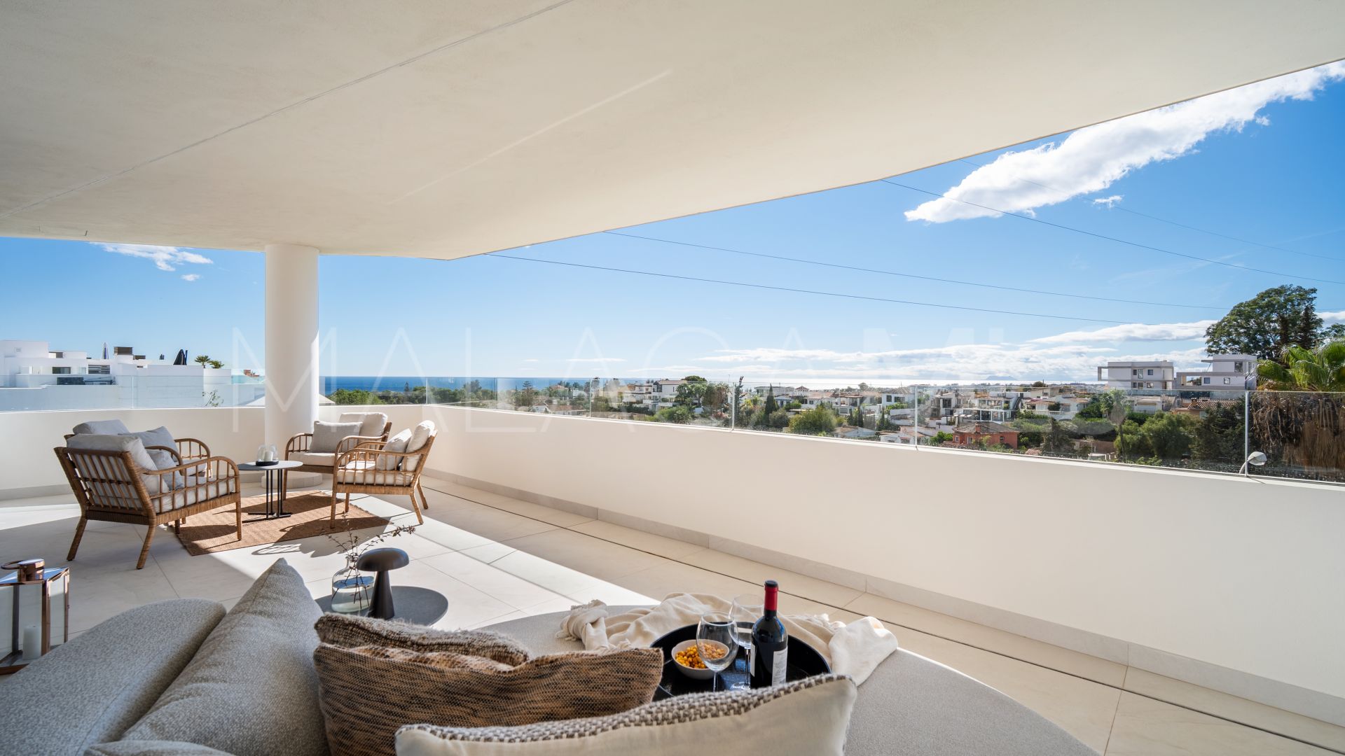 Villa jumelée for sale in Nueva Andalucia