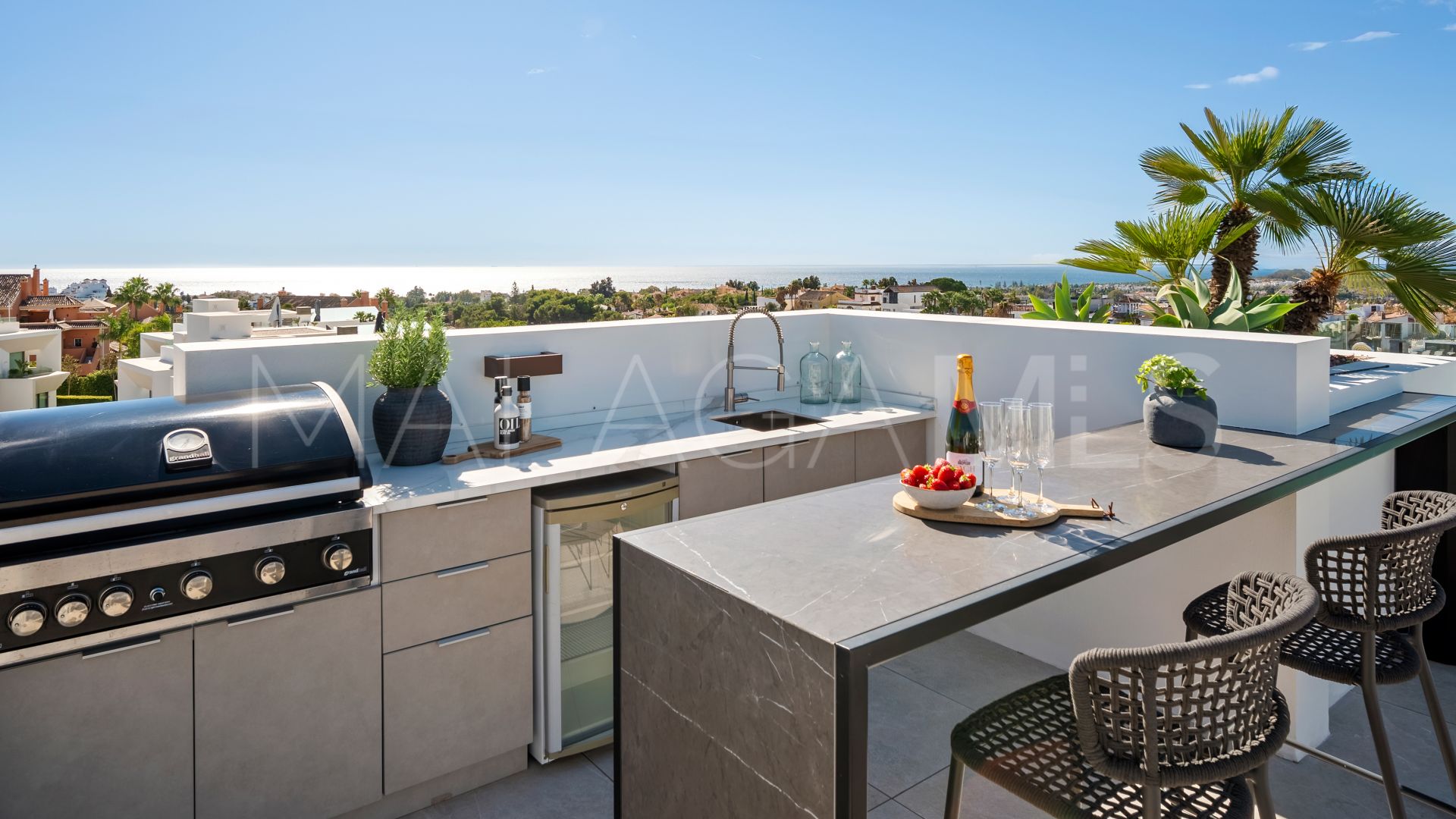 Villa jumelée for sale in Nueva Andalucia