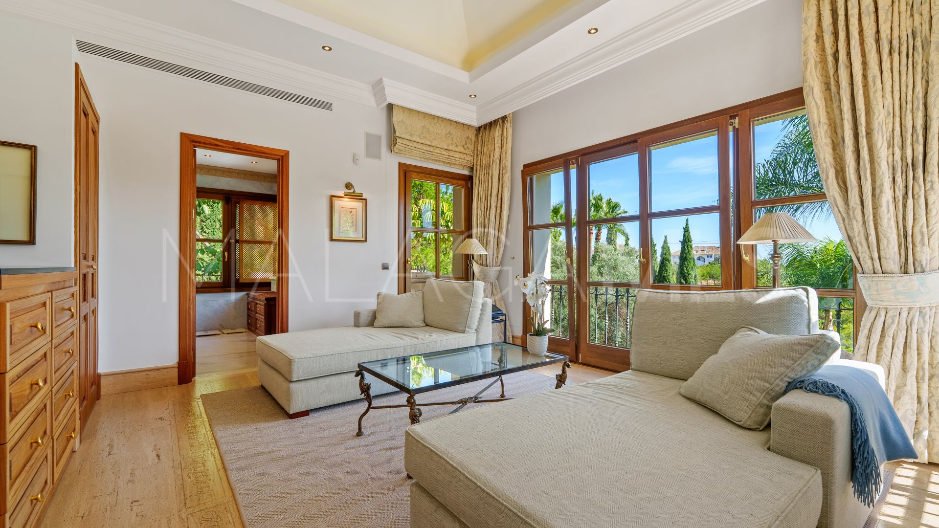 Se vende villa in Las Lomas del Marbella Club with 6 bedrooms