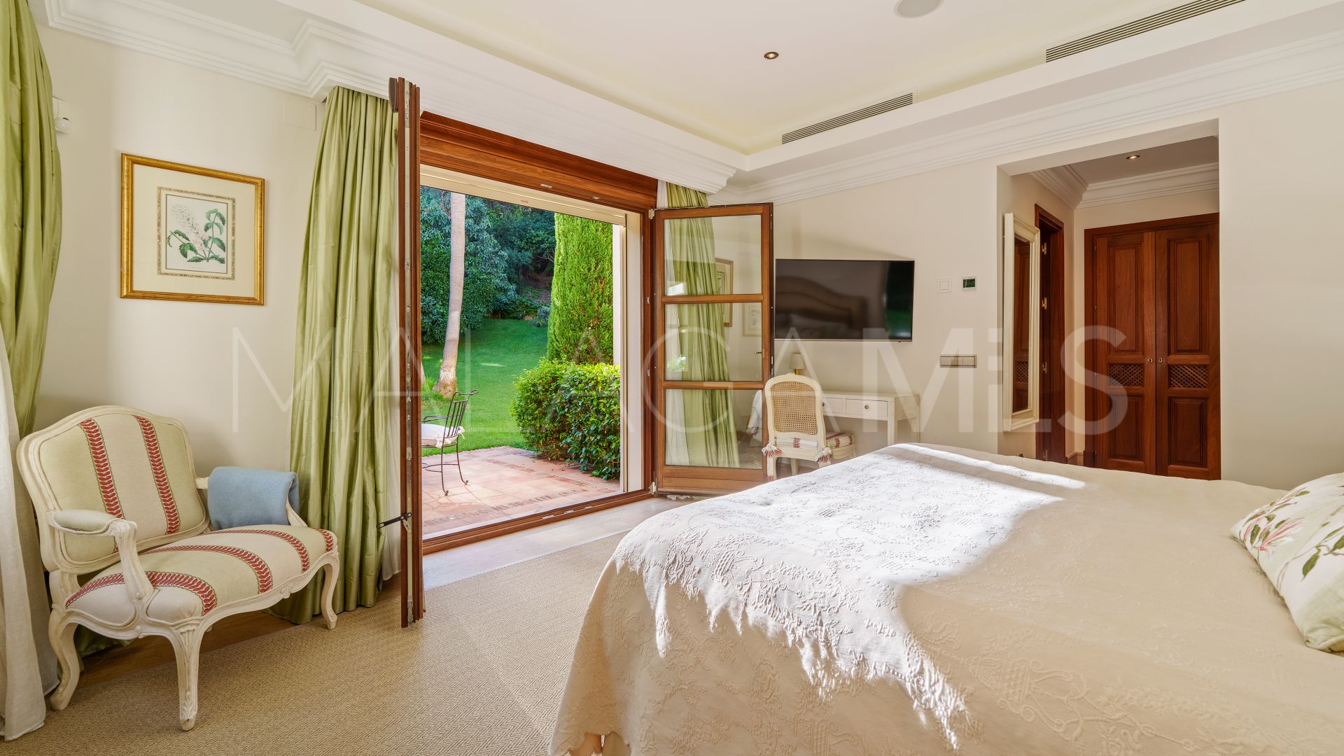 Se vende villa in Las Lomas del Marbella Club with 6 bedrooms