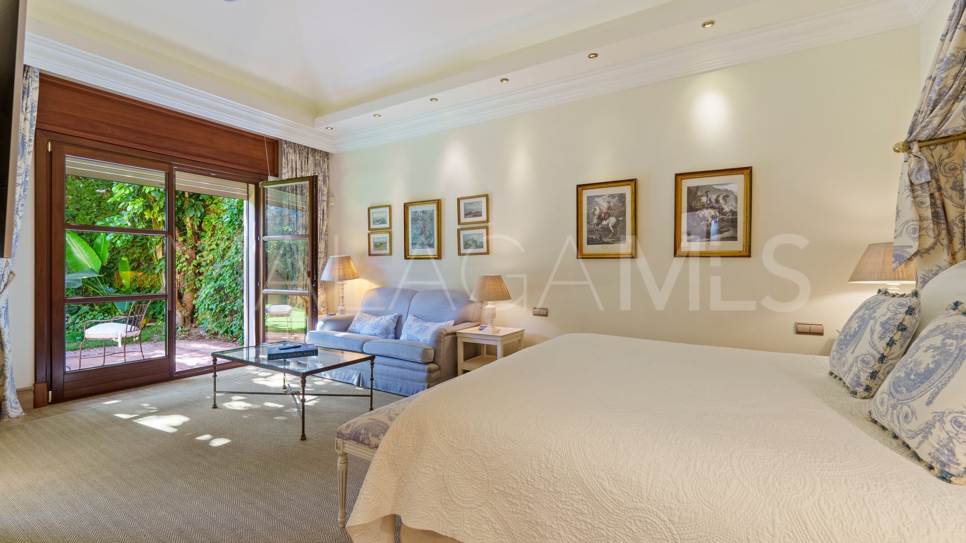 Se vende villa in Las Lomas del Marbella Club with 6 bedrooms