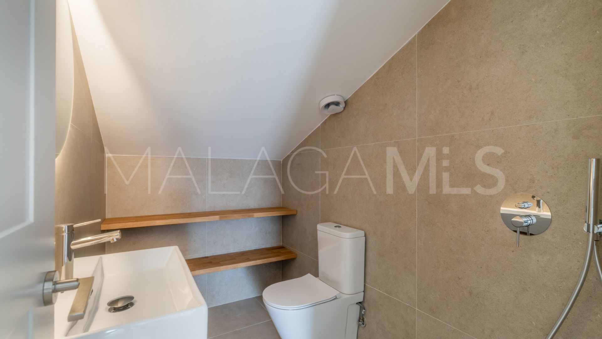 Buy adosado with 4 bedrooms in Arroyo de las Piedras