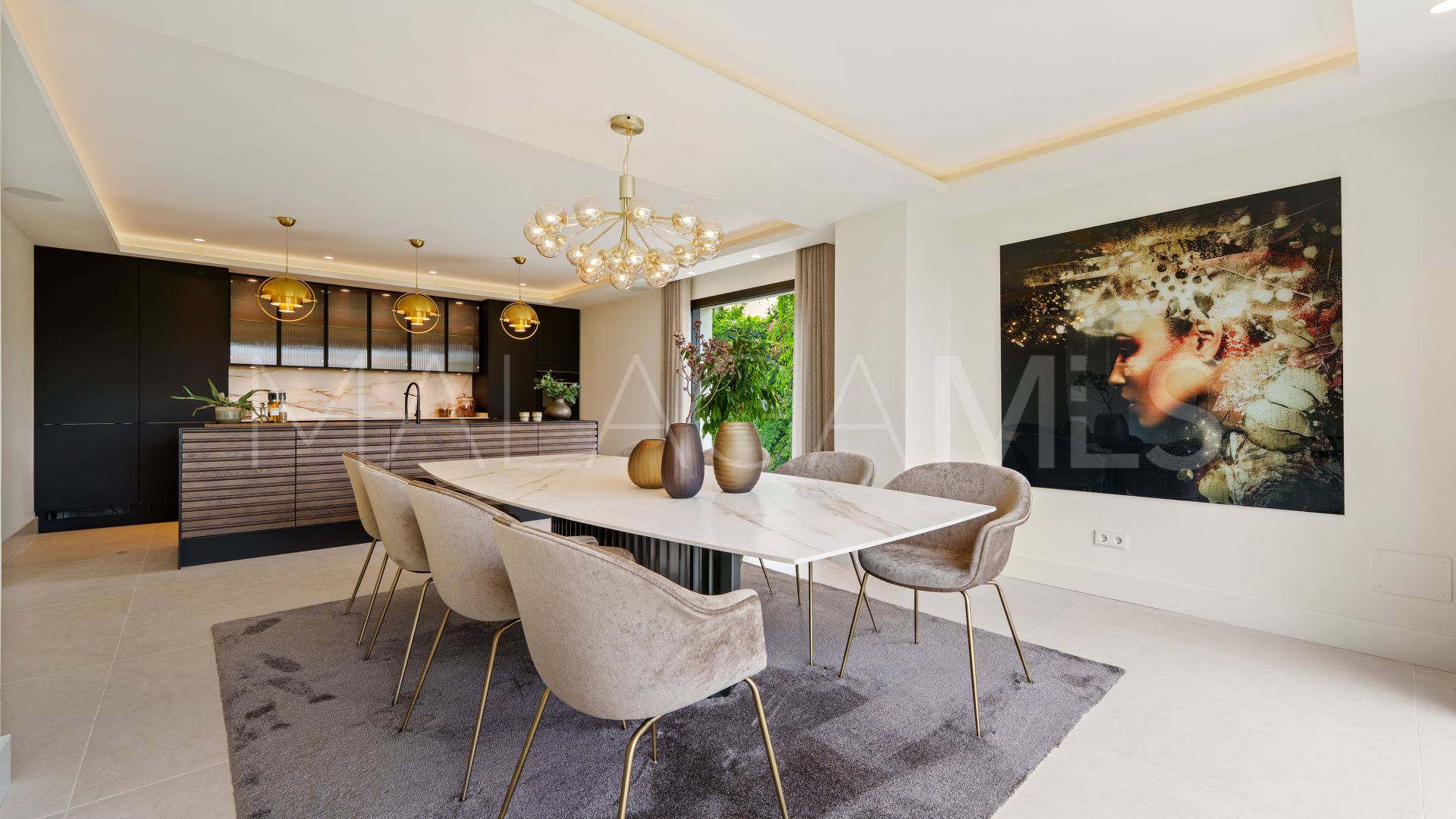 For sale villa in Las Brisas with 5 bedrooms