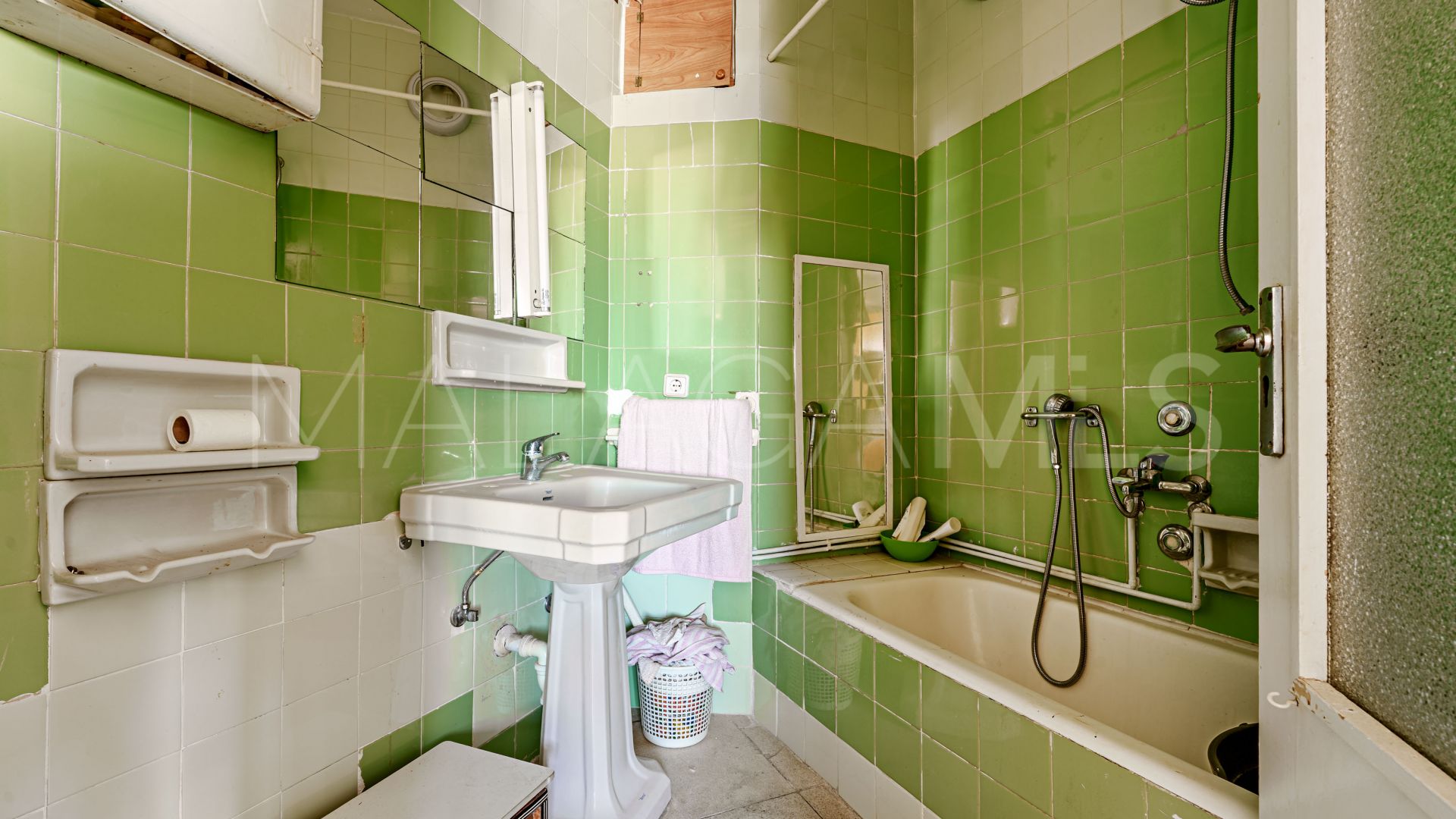 Gebäude for sale in Bajondillo