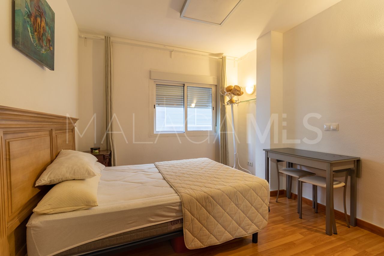 For sale apartment in Estepona with 3 bedrooms