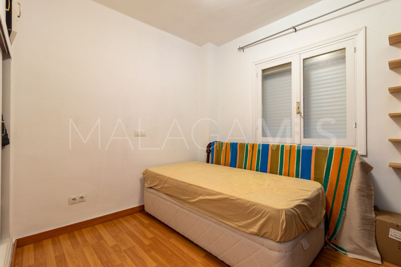 For sale apartment in Estepona with 3 bedrooms