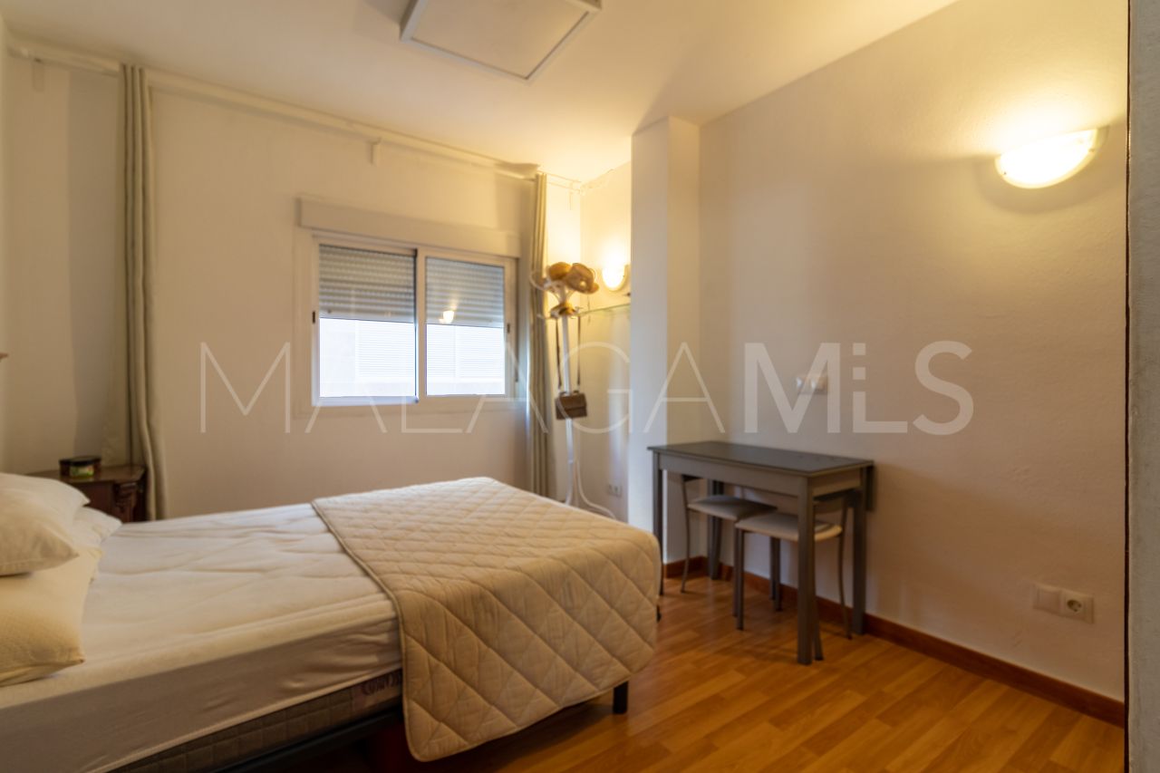 For sale apartment in Estepona with 3 bedrooms