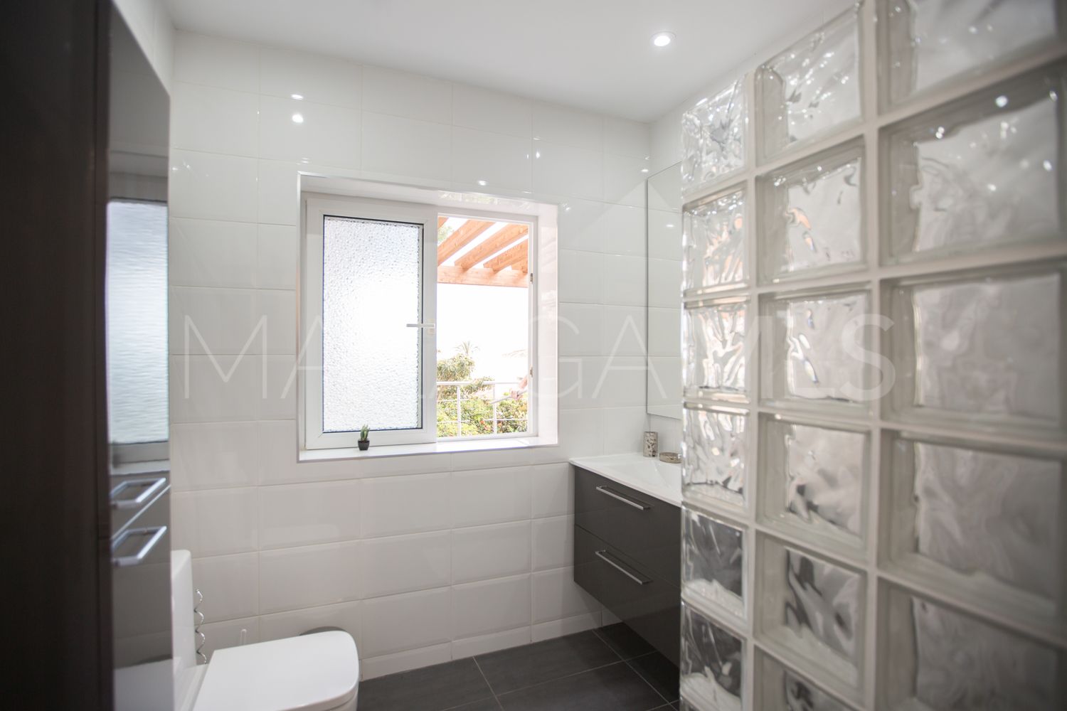 Hus i byn for sale in Las Chapas
