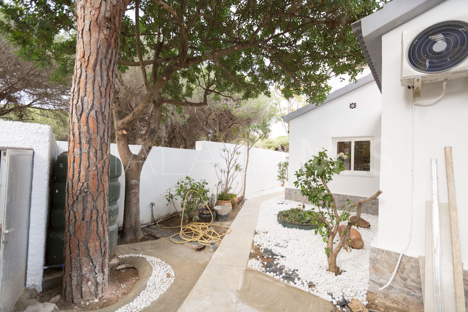 Hus i byn for sale in Las Chapas
