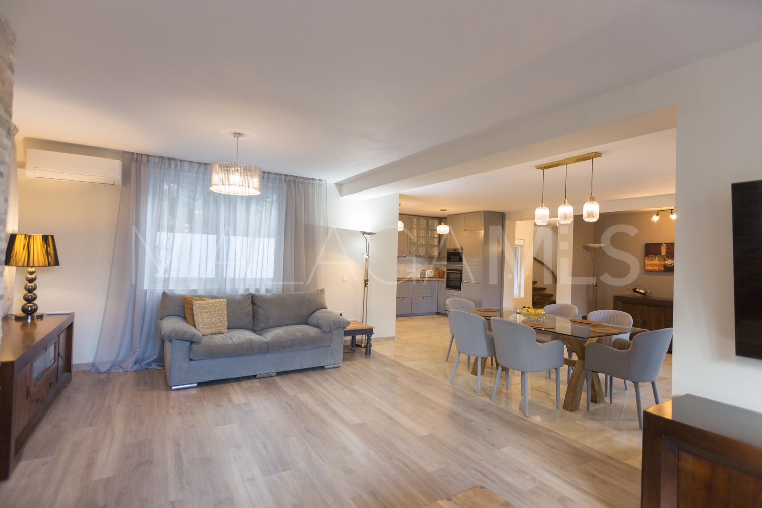 Hus i byn for sale in Las Chapas