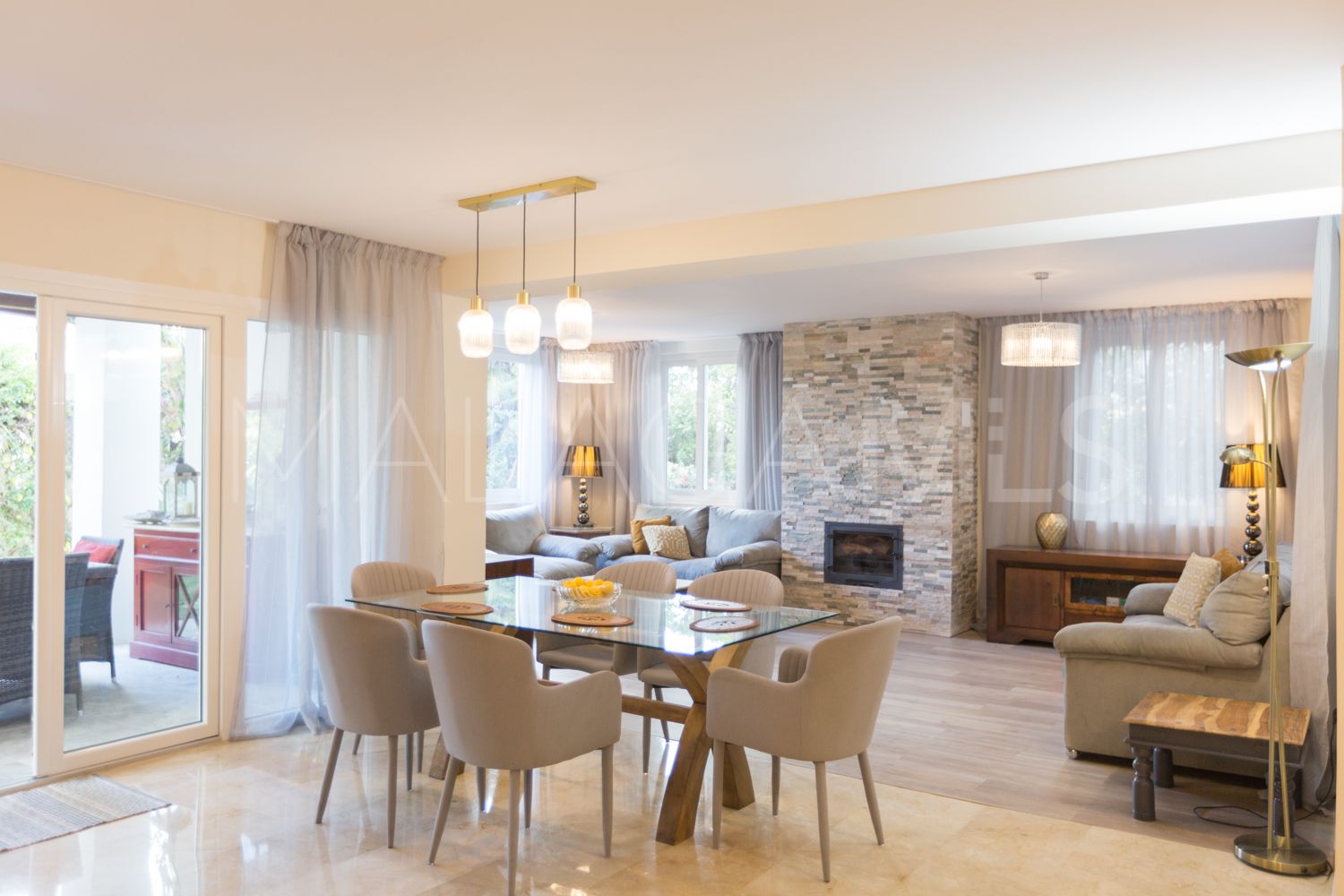 Hus i byn for sale in Las Chapas
