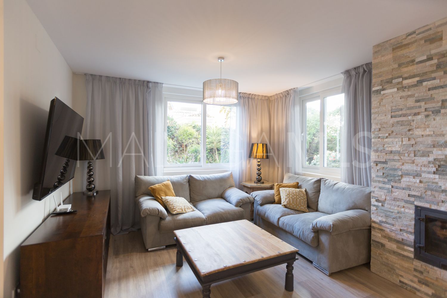 Hus i byn for sale in Las Chapas