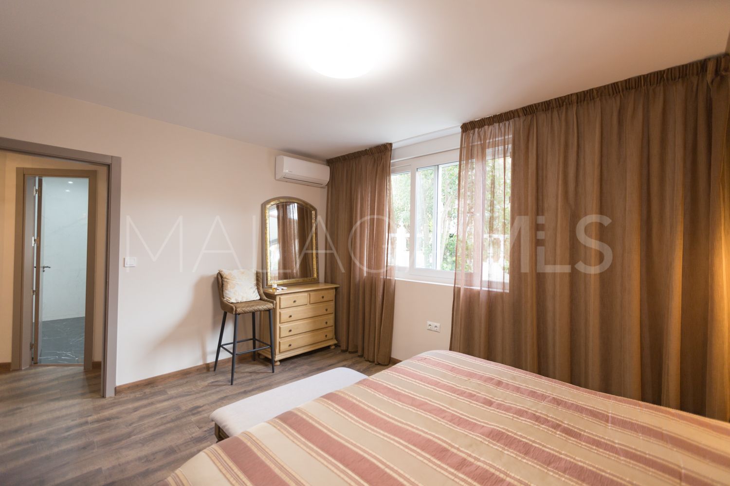 Hus i byn for sale in Las Chapas