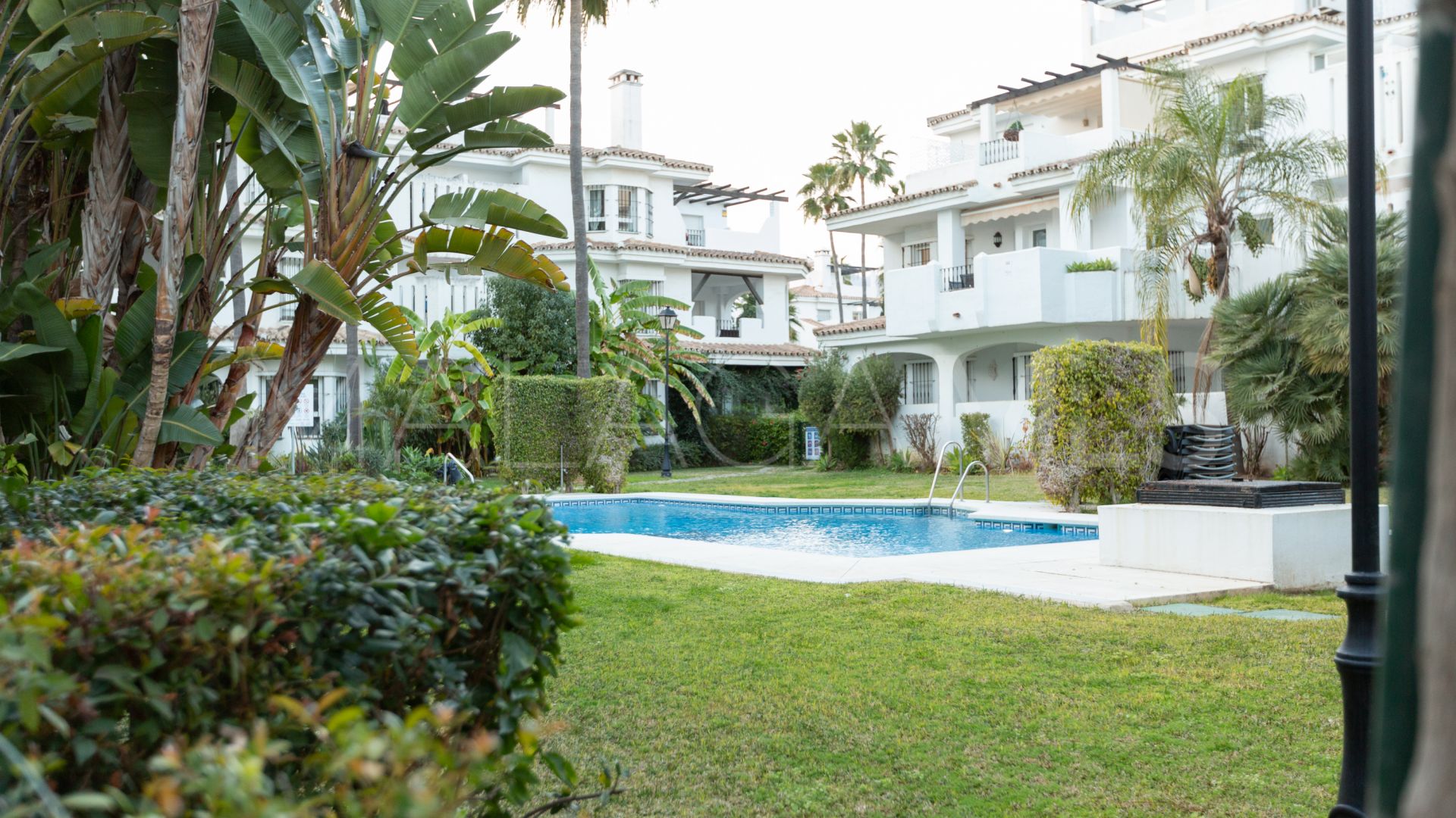 Buy Los Naranjos de Marbella 3 bedrooms ground floor apartment