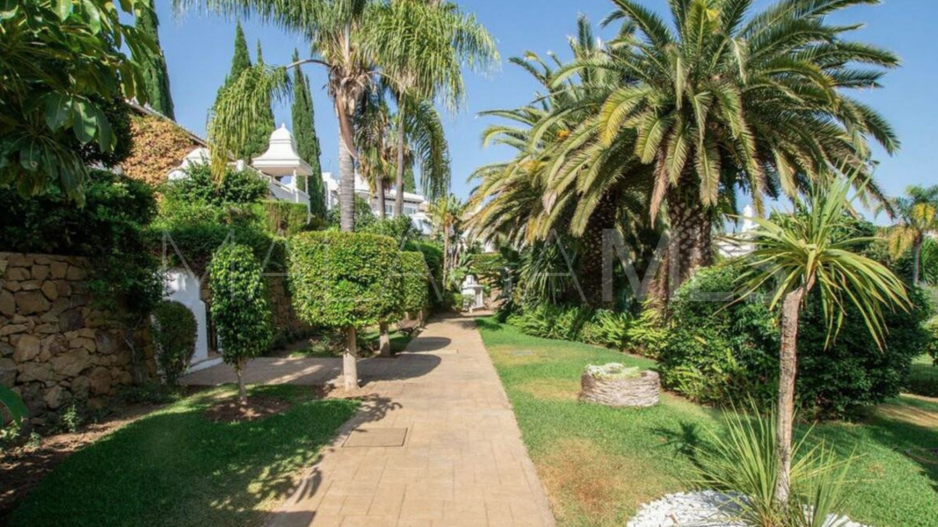 For sale Marbella East town house with 3 bedrooms