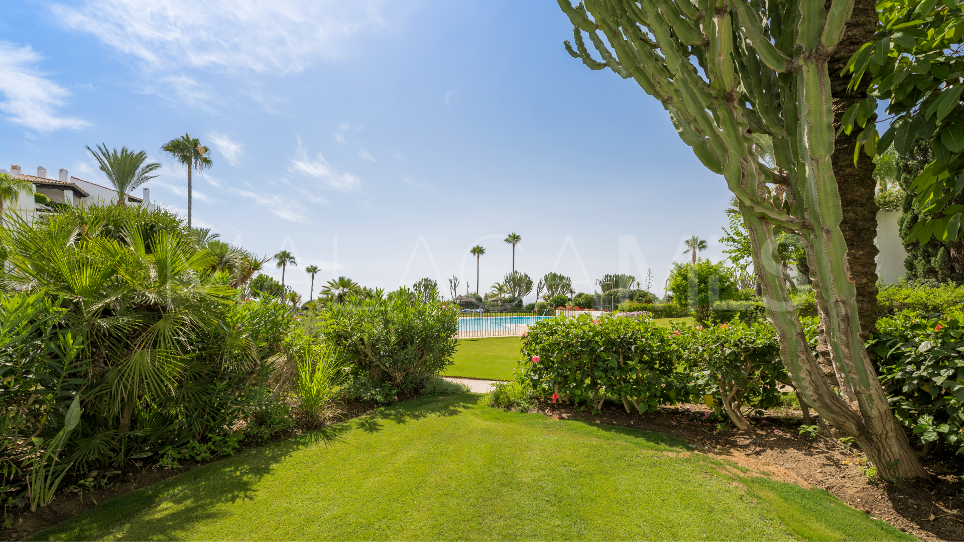 Appartement rez de chaussée for sale in Estepona