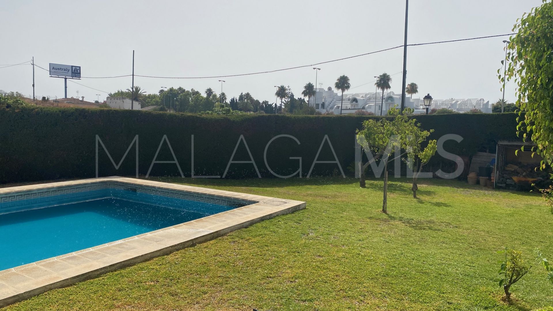 Villa for sale in Estepona with 5 bedrooms