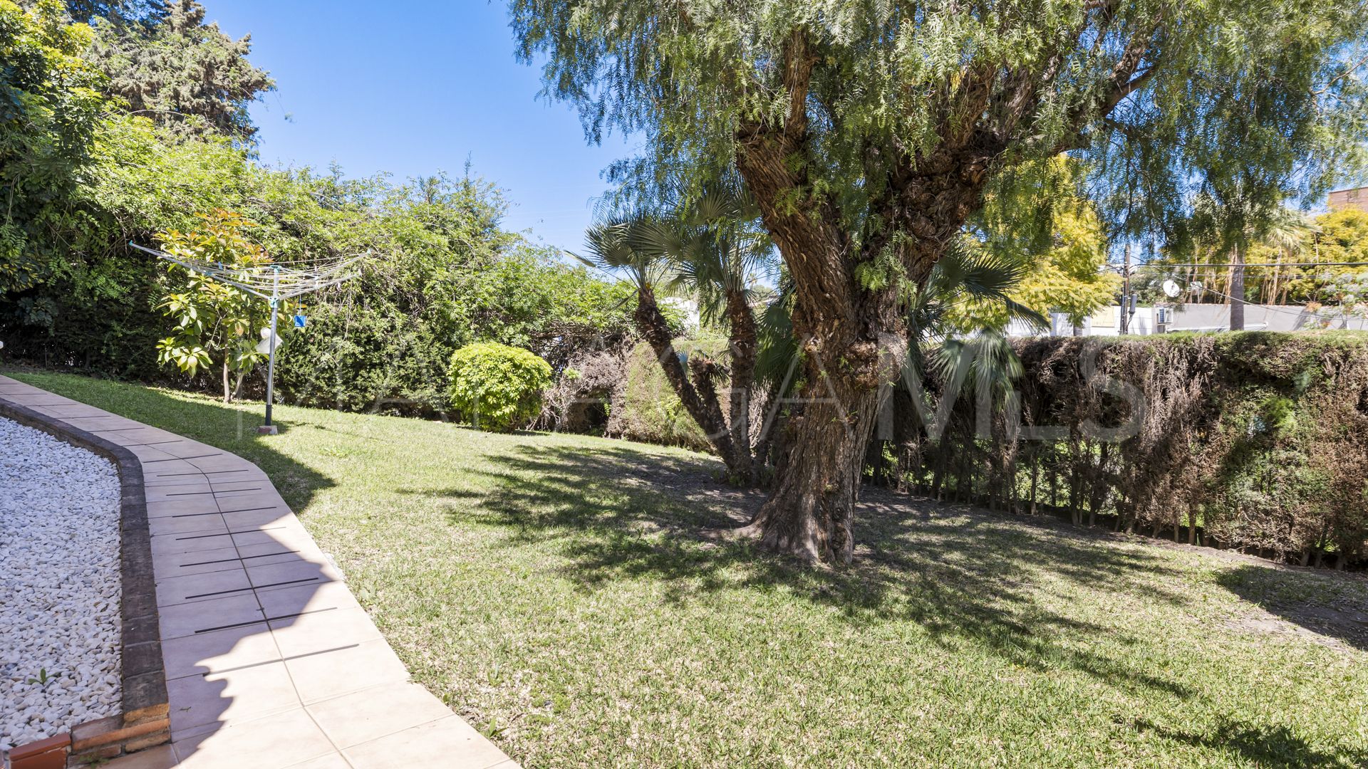 Hus i byn for sale in Nueva Andalucia