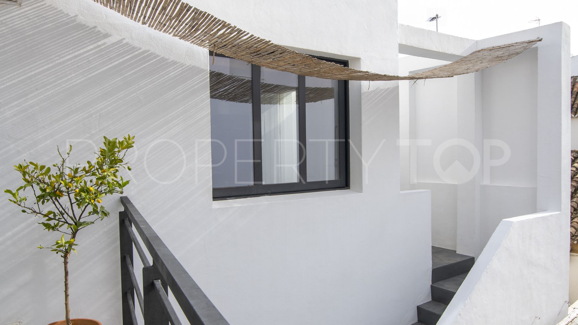 For sale town house in Estepona Centre
