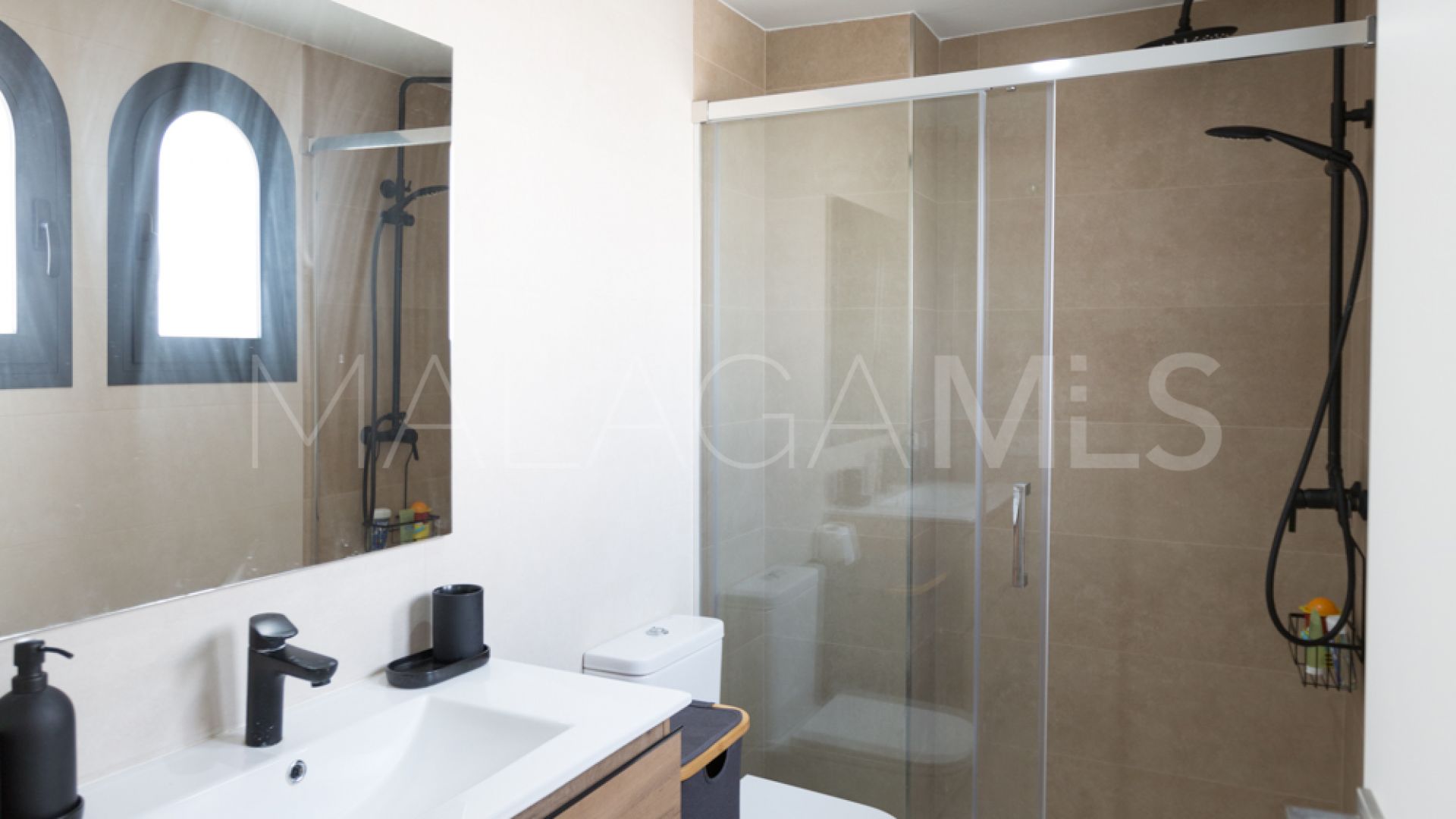 Radhus for sale in Agra Residencial