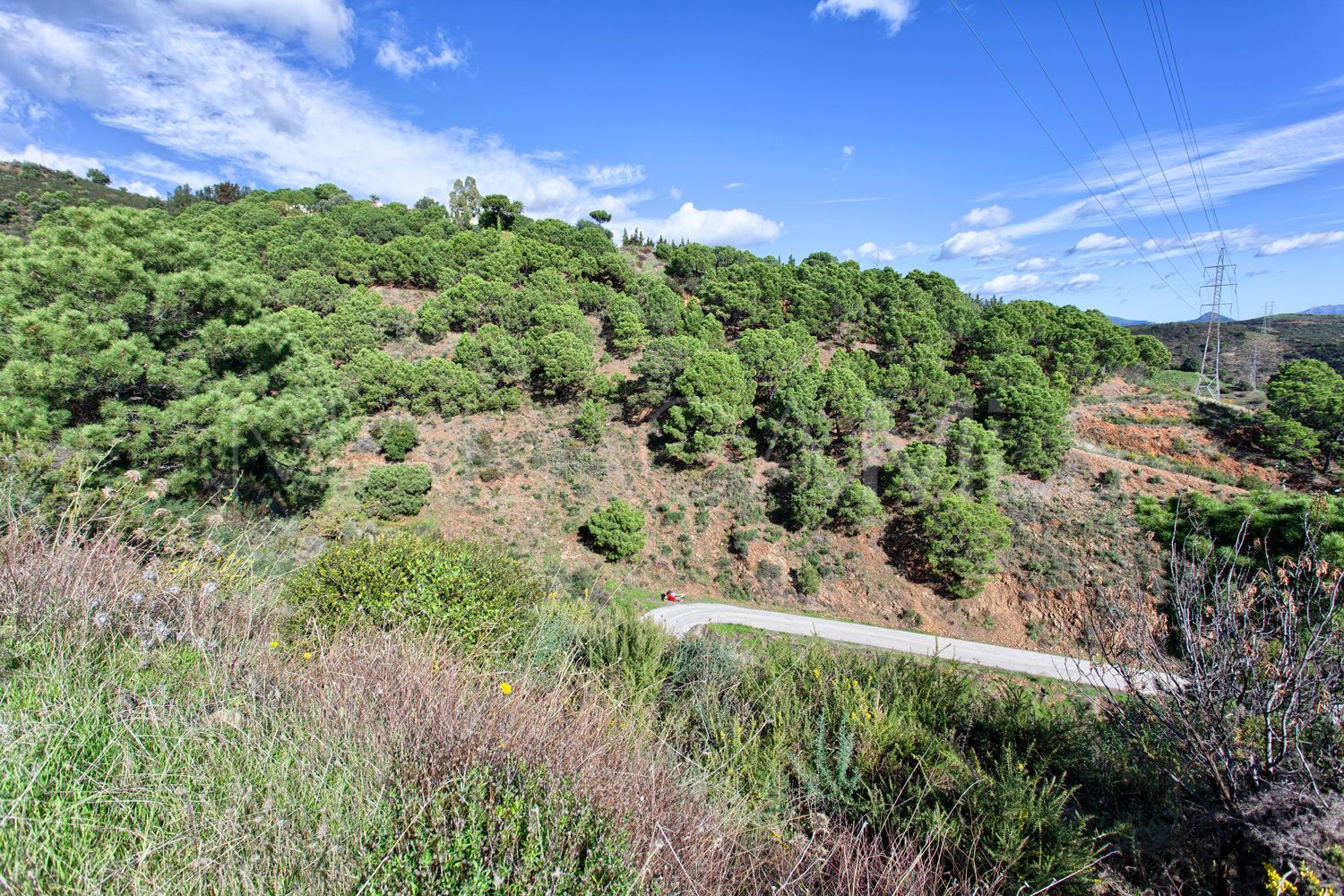 Parcela a la venta in Los Reales - Sierra Estepona