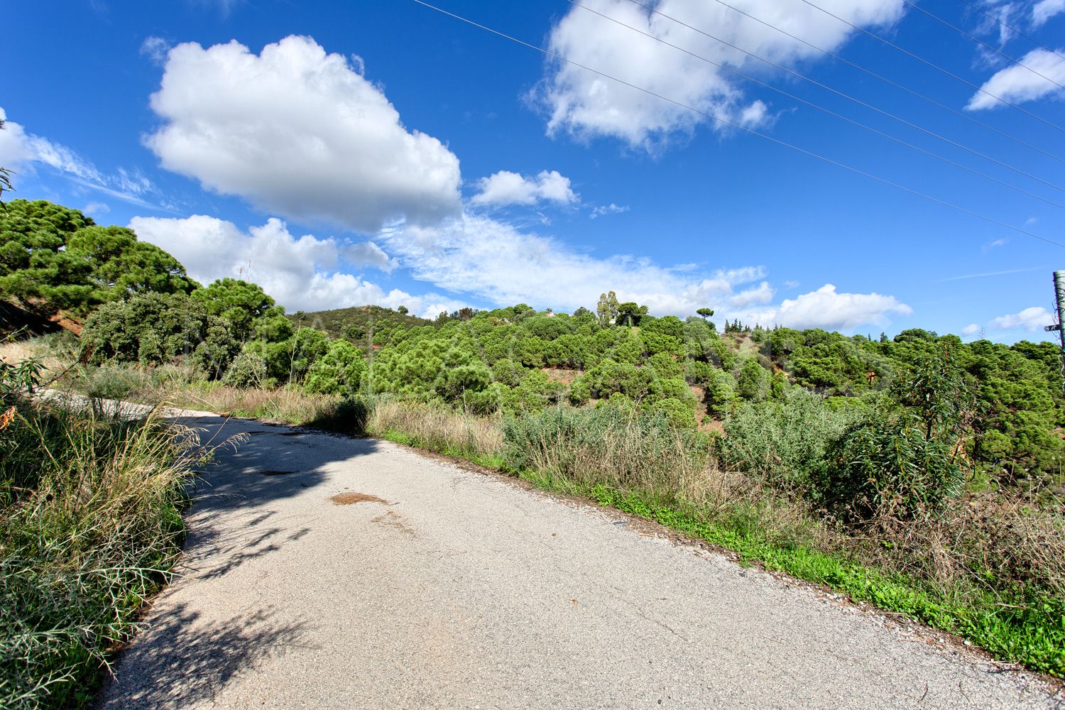 Parcela a la venta in Los Reales - Sierra Estepona