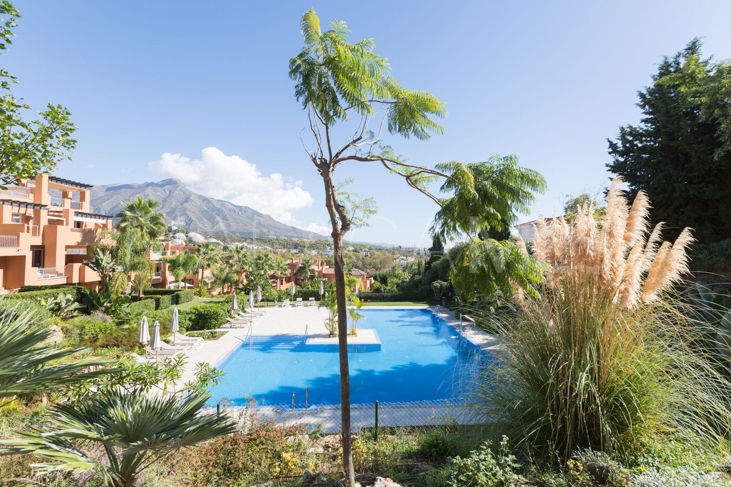 Appartement rez de chaussée for sale in Alminar de Marbella