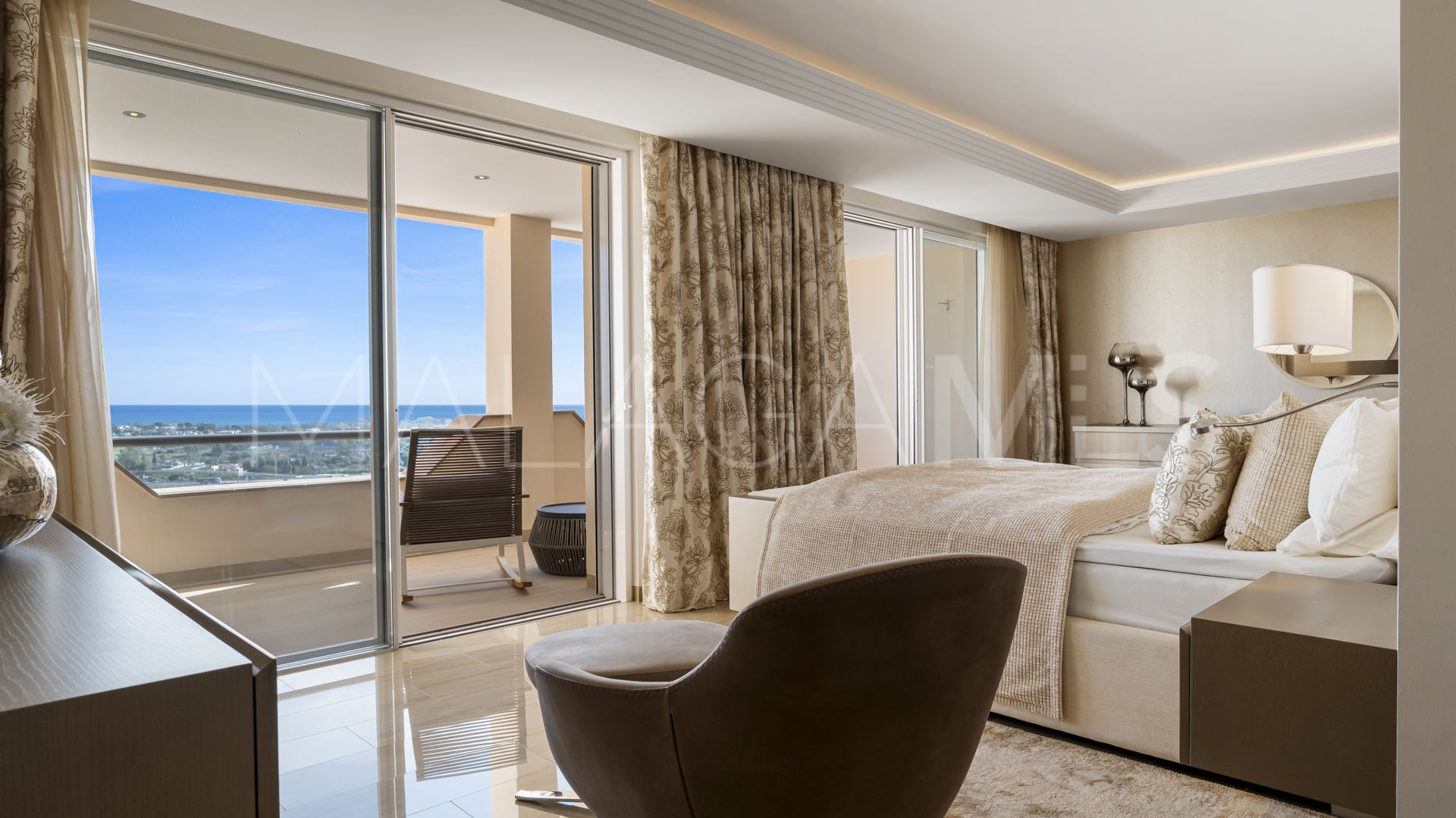 Buy penthouse in Los Almendros