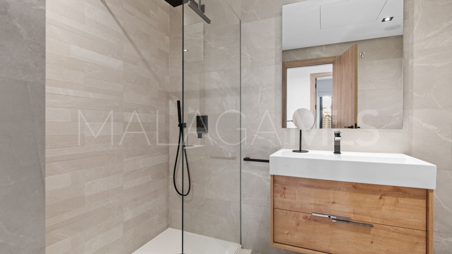 Lägenhet for sale in Istan