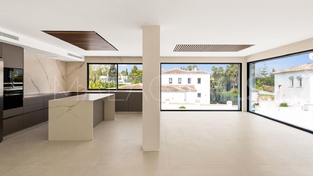 Villa for sale in Guadalmina Alta