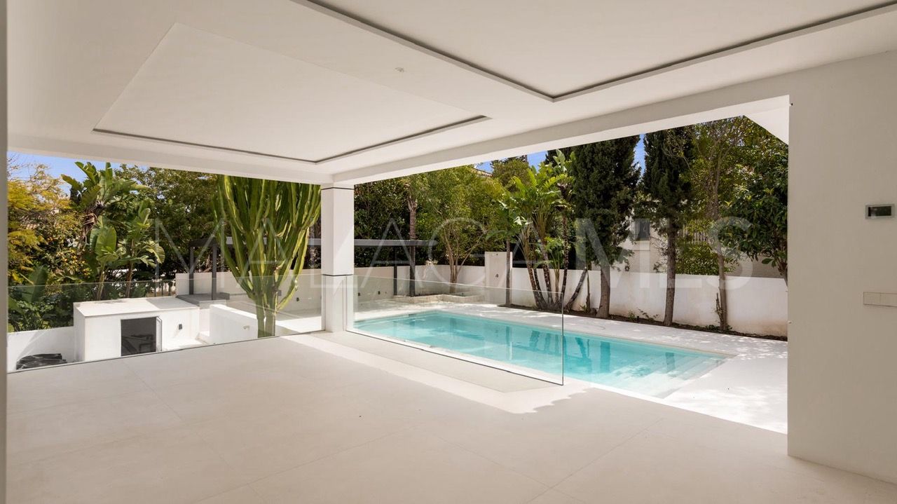 Villa for sale in Guadalmina Alta