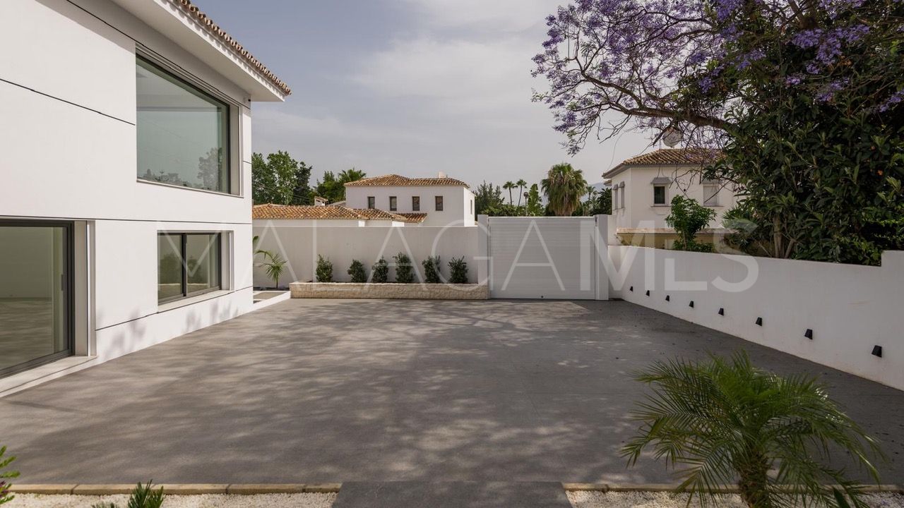 Villa for sale in Guadalmina Alta