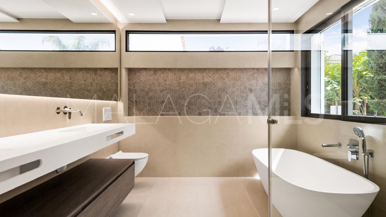 Villa for sale in Guadalmina Alta