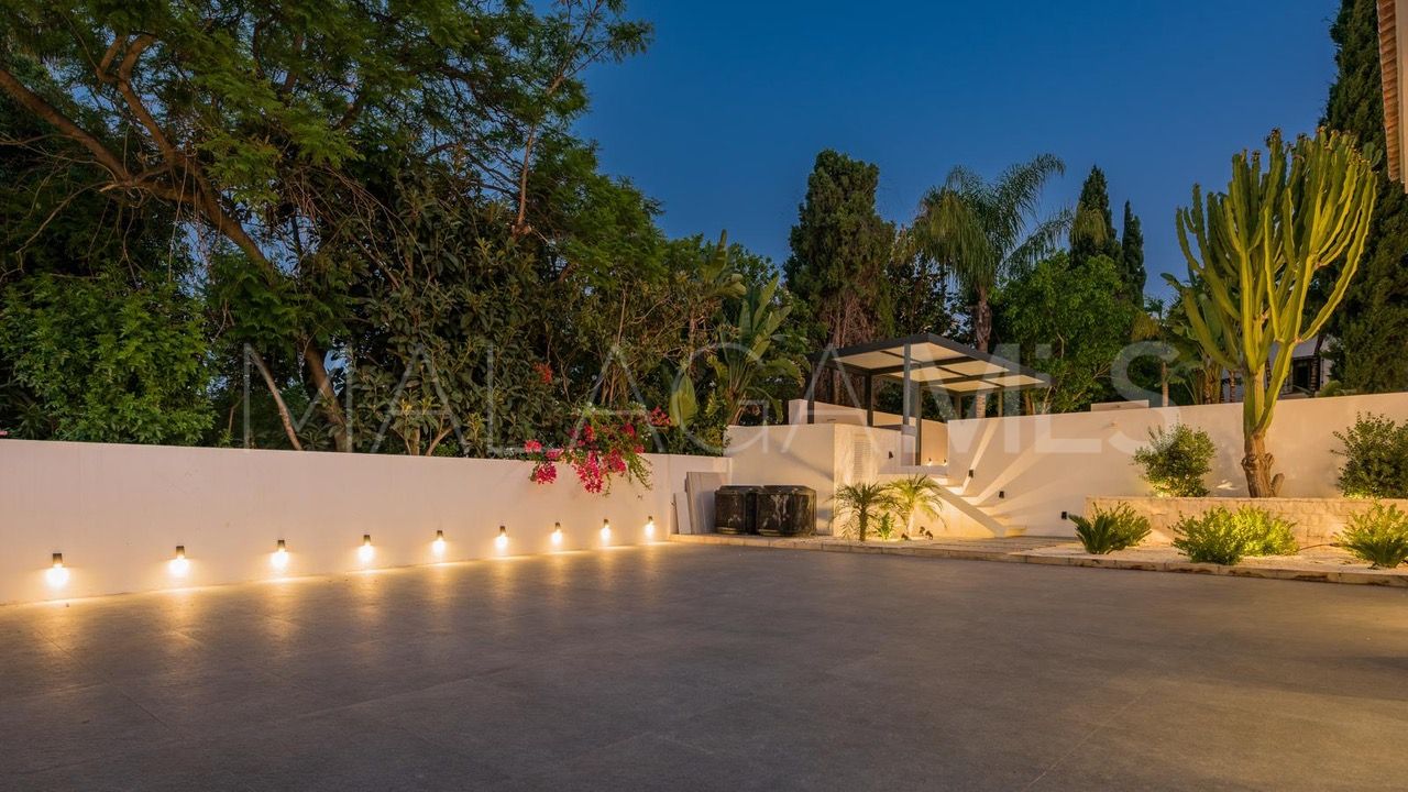Villa for sale in Guadalmina Alta