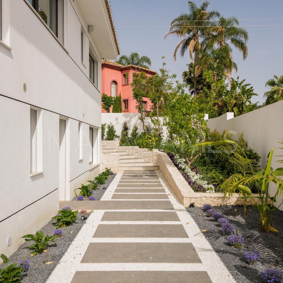 Villa for sale in Guadalmina Alta