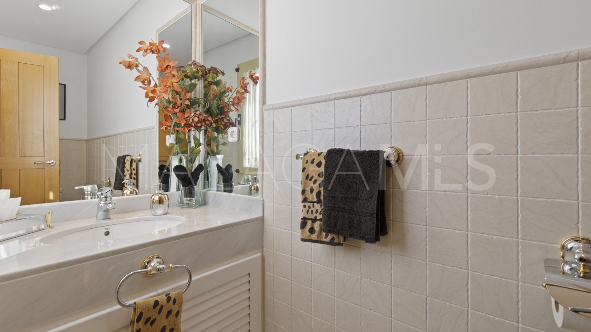 Villa for sale in Benahavis