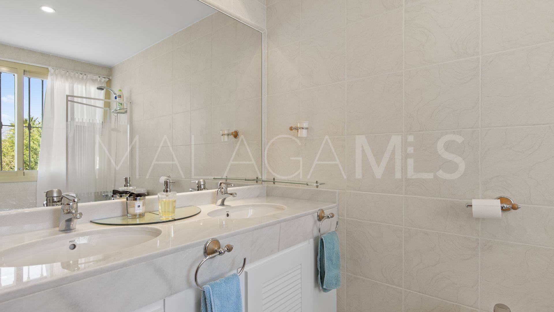 Villa for sale in Benahavis