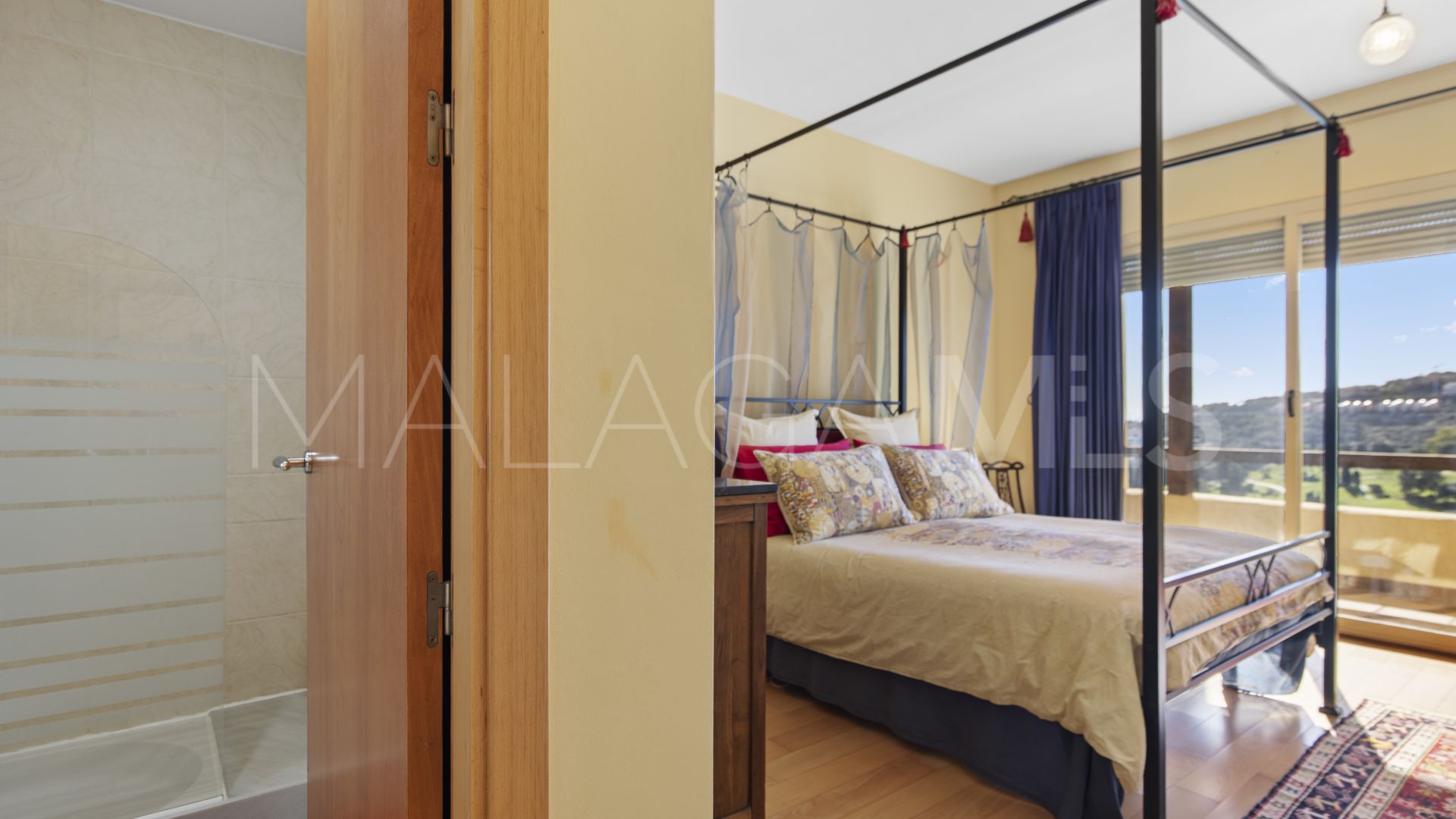 Villa for sale in Benahavis