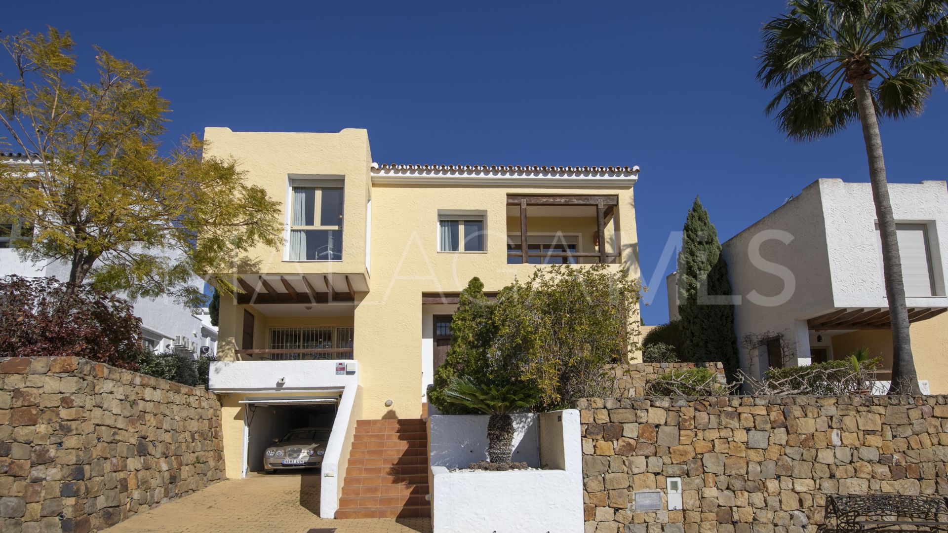 Villa for sale in Benahavis