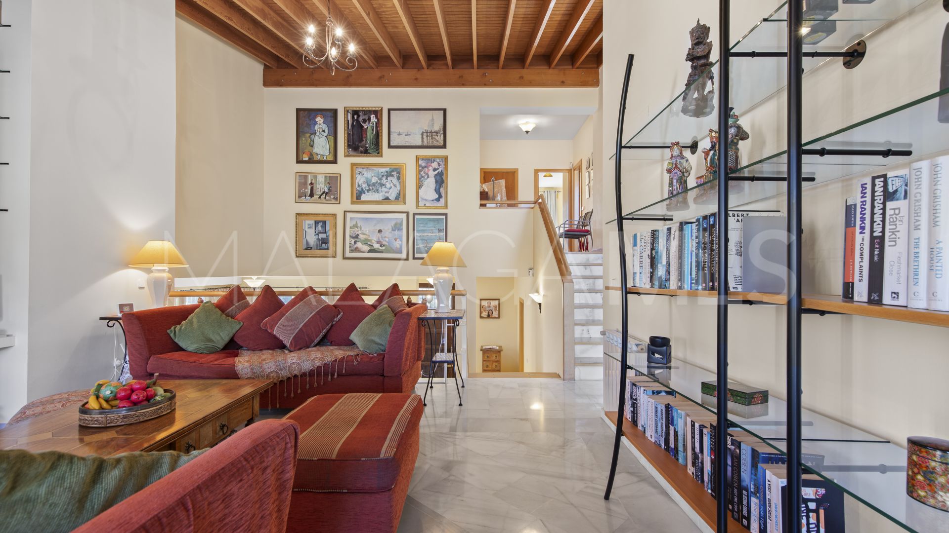 Villa for sale in Benahavis