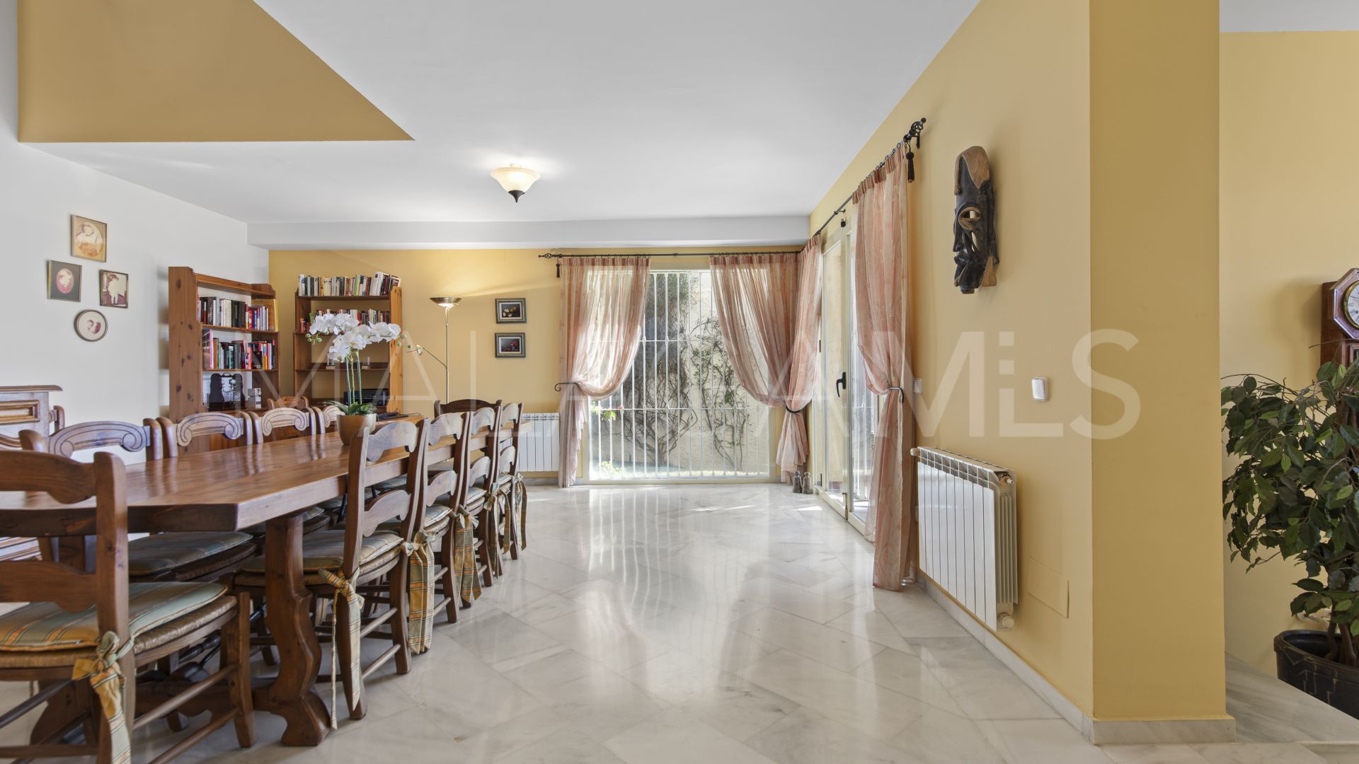 Villa for sale in Benahavis