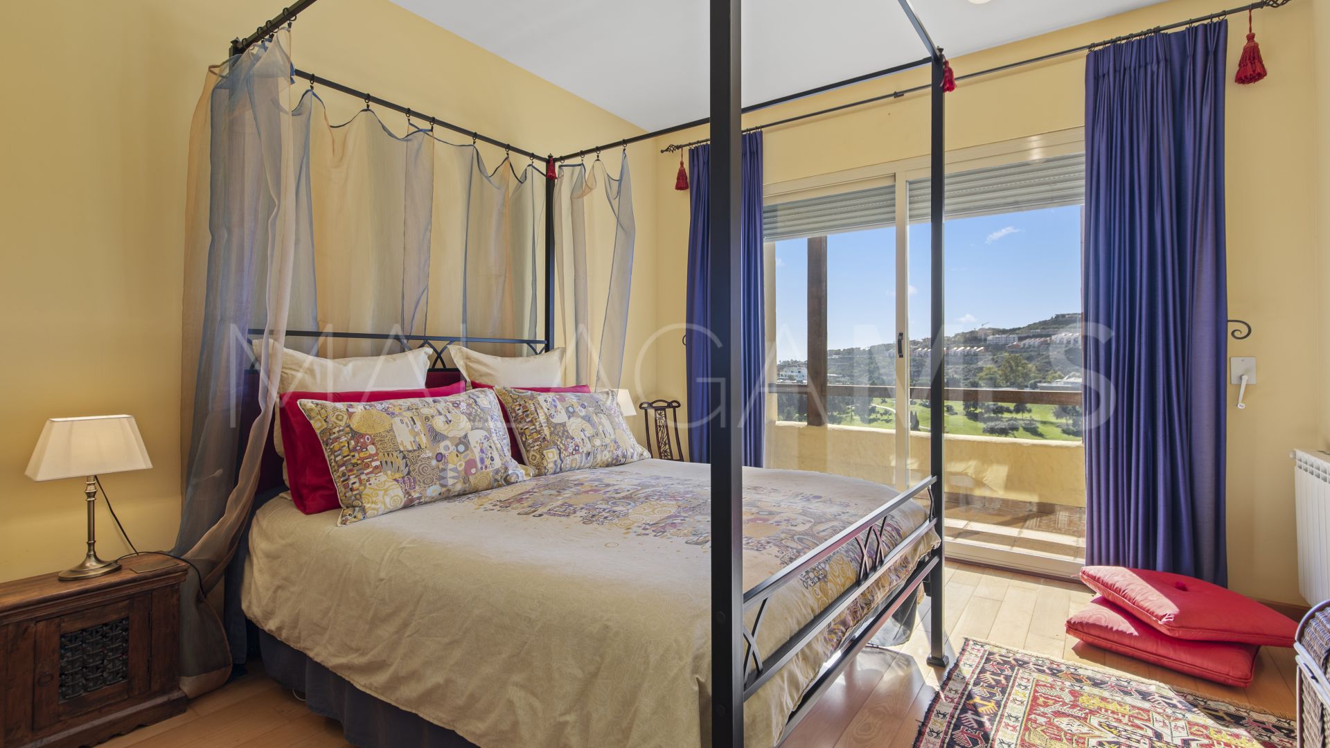 Villa for sale in Benahavis