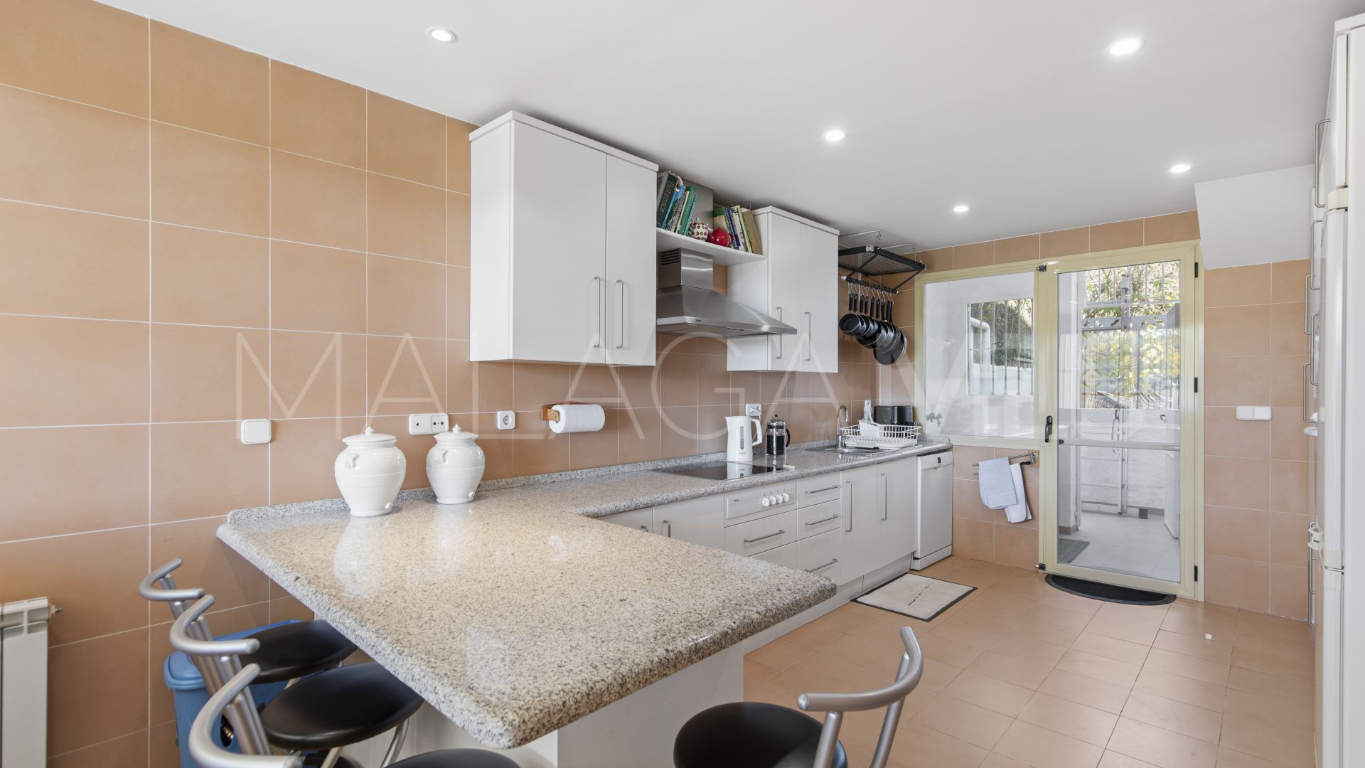 Villa for sale in Benahavis