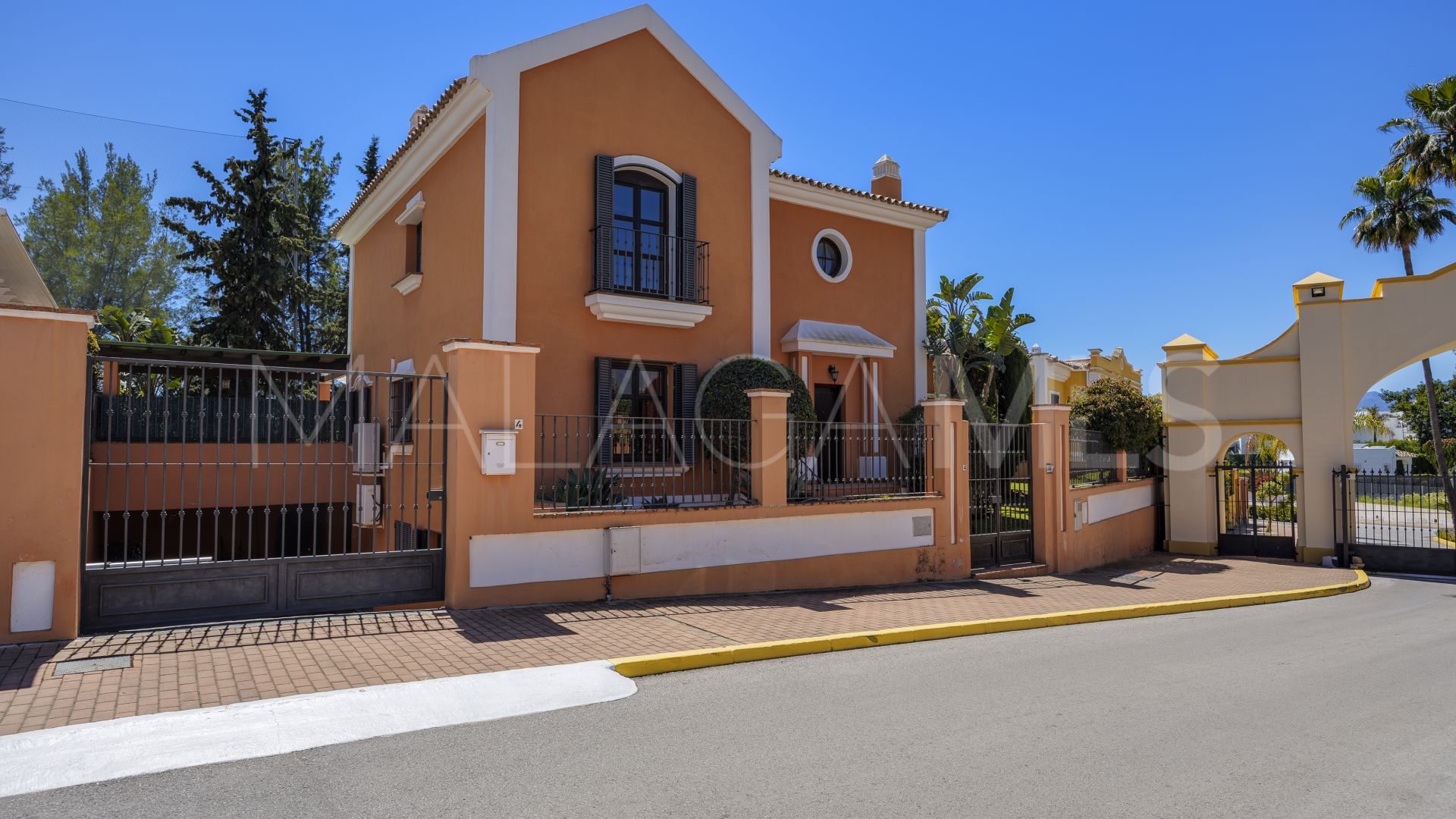 Villa for sale in Guadalmina Alta