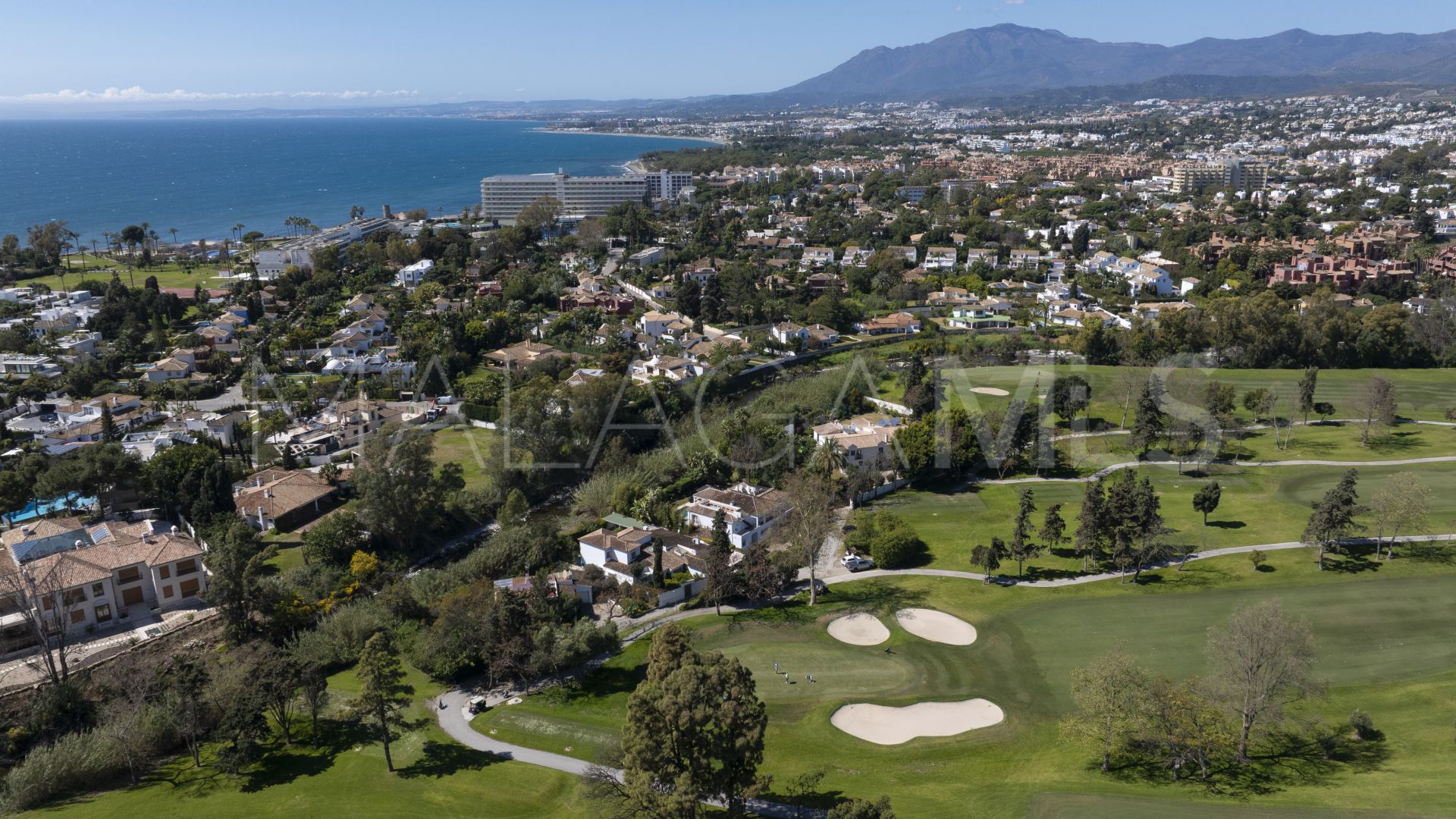 Villa for sale in Guadalmina Baja