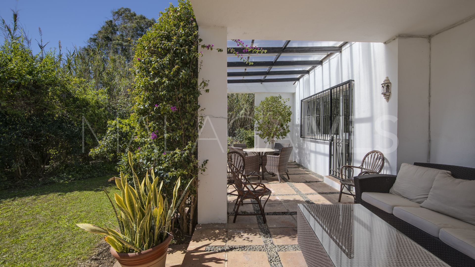 Villa for sale in Guadalmina Baja